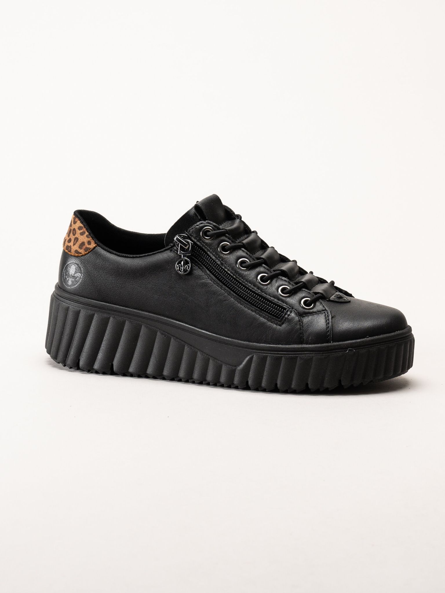 Svarta sneakers i skinn
