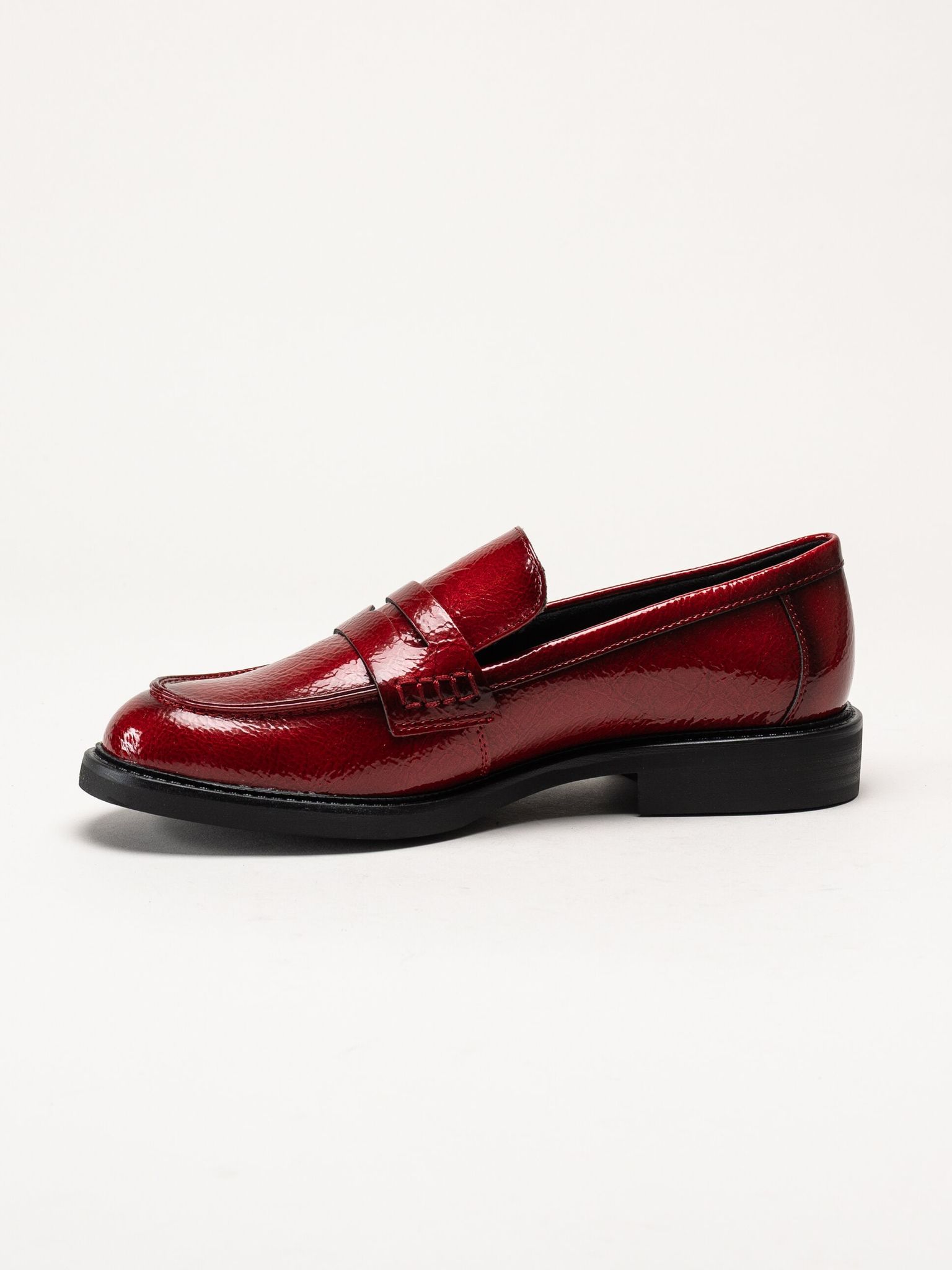 Marco Tozzi - Mörkröda loafers i syntetlack