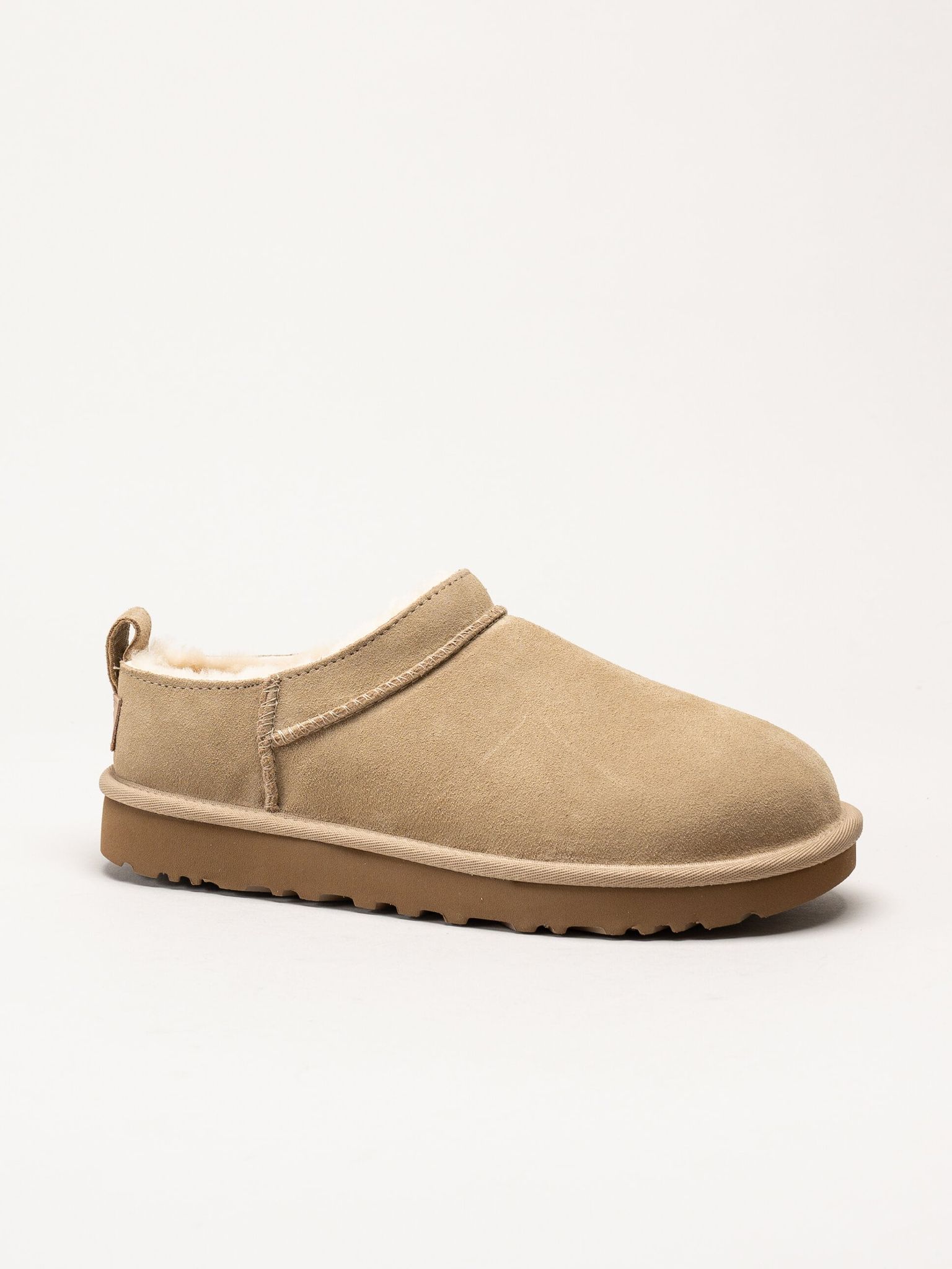 UGG - W Classic Micro - Beige ullfodrade boots i mocka