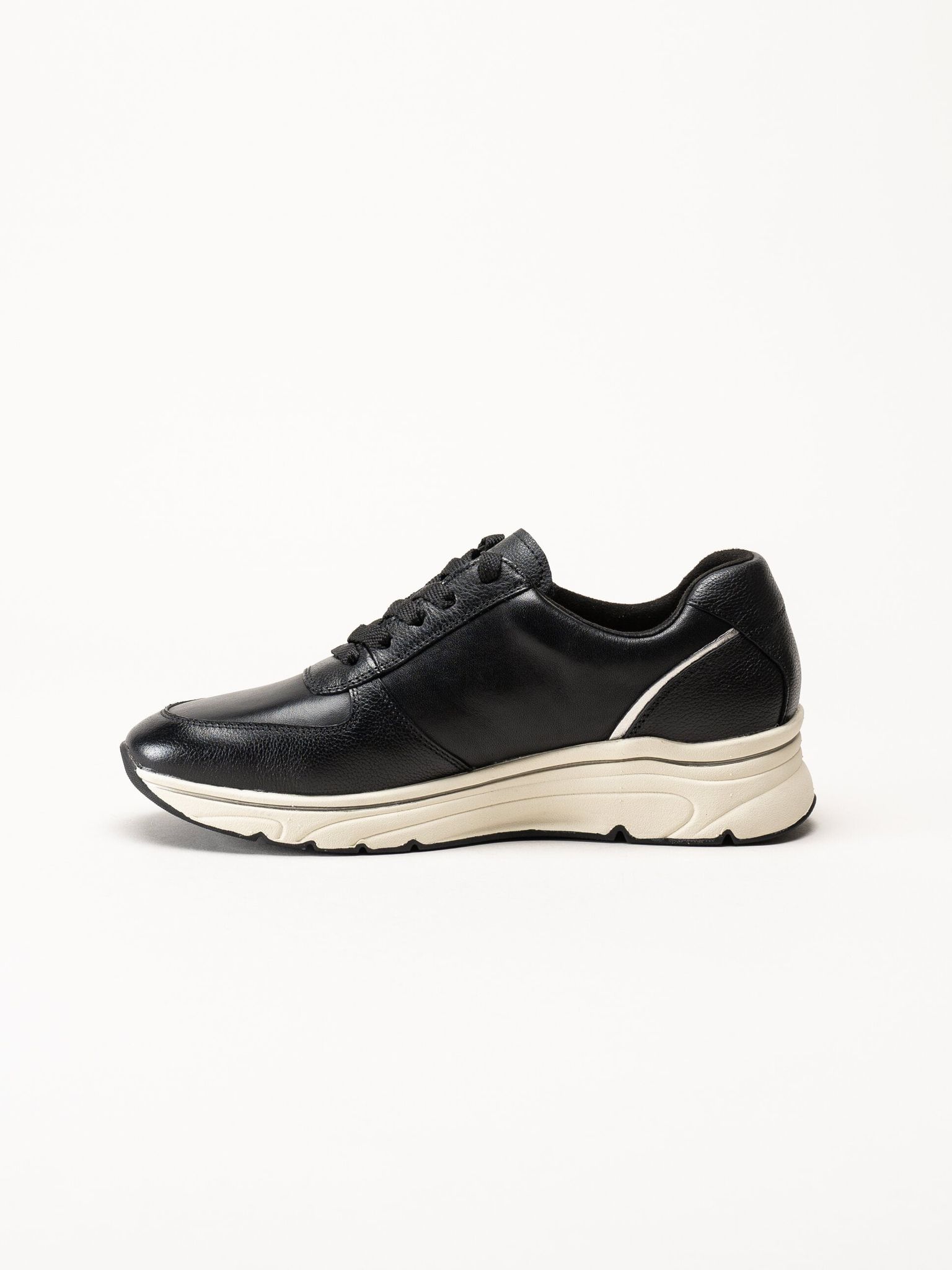 Tamaris - Svarta sneakers i skinn