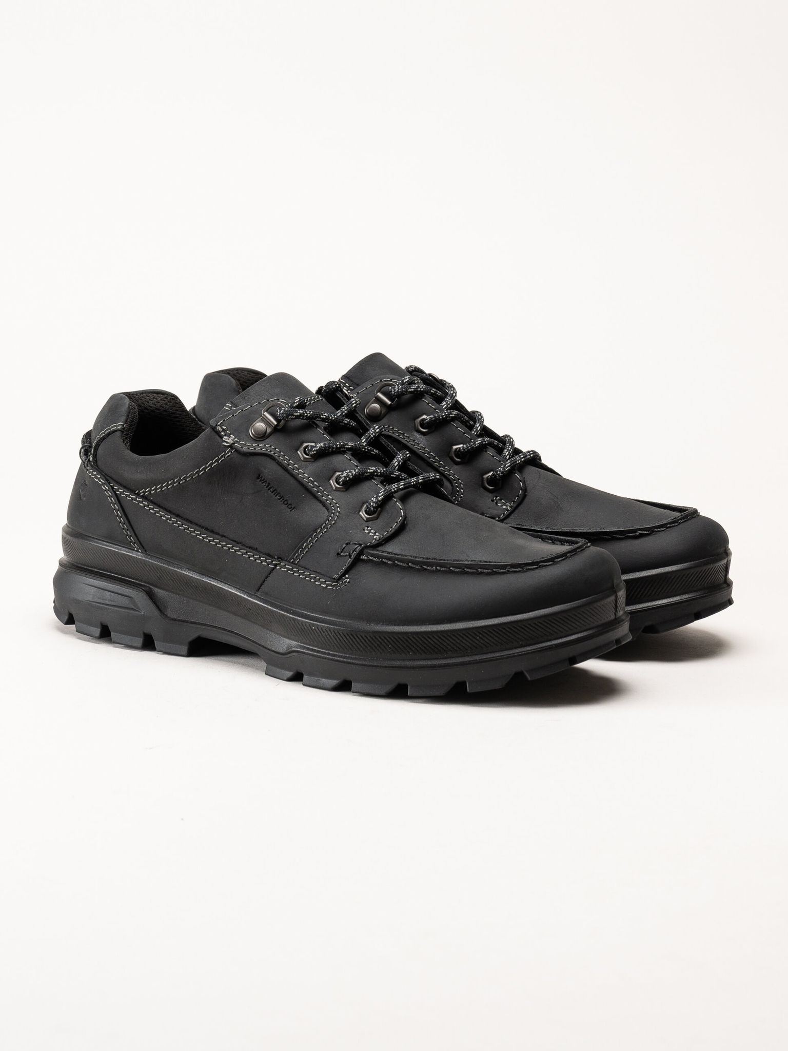Ecco - Rugged Track WP - Svarta waterproof promenadskor i oljat skinn