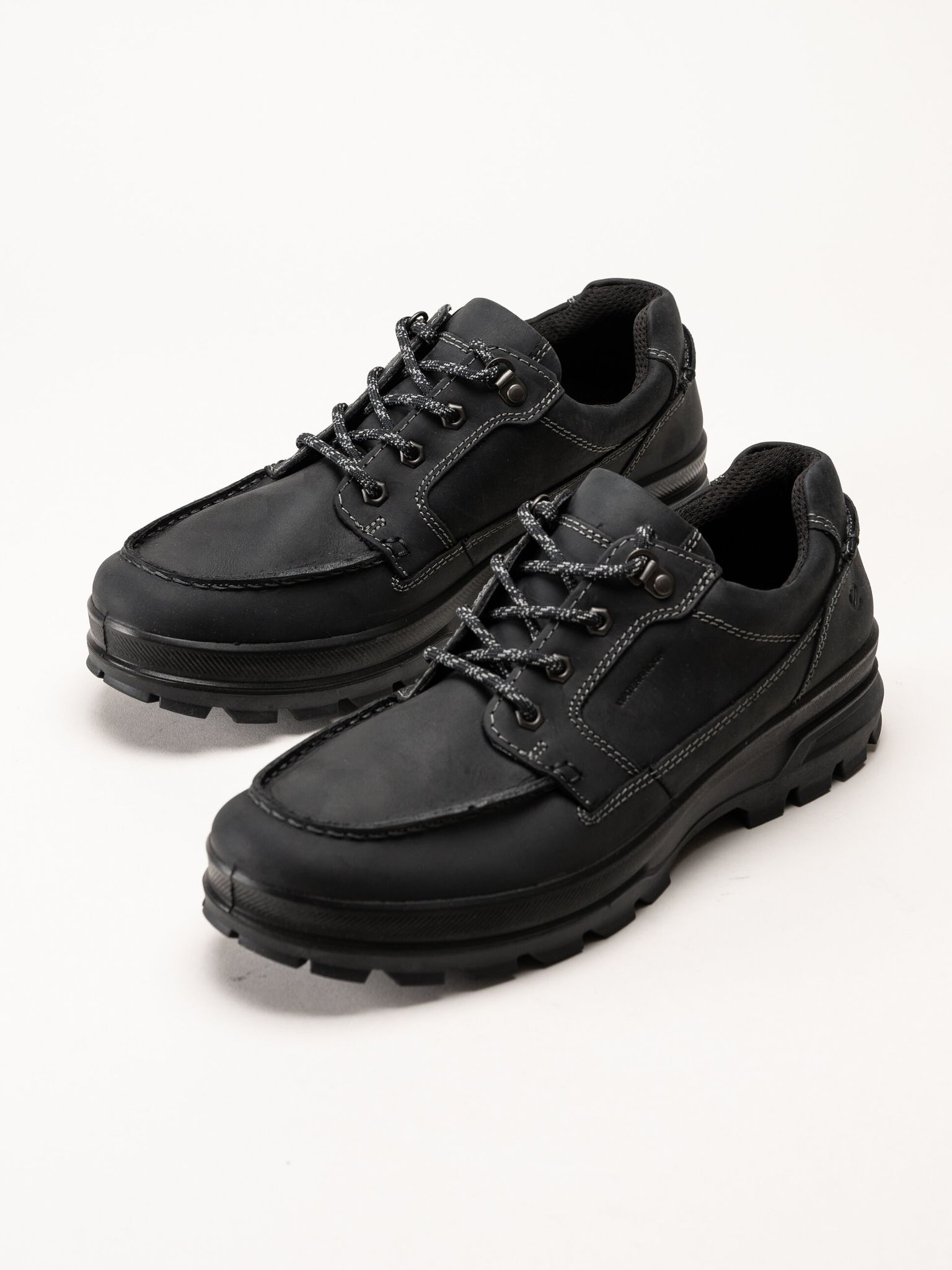 Ecco - Rugged Track WP - Svarta waterproof promenadskor i oljat skinn