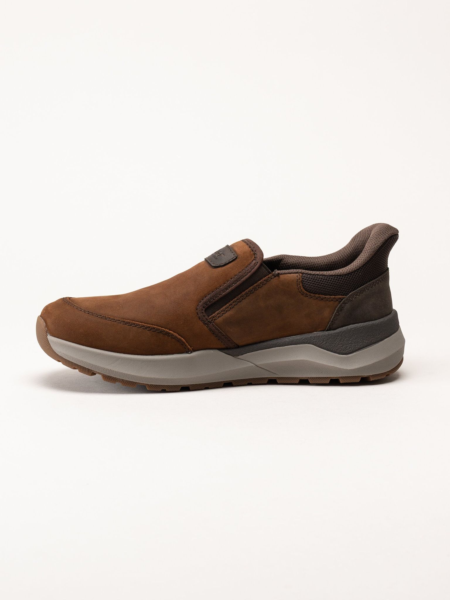 Rieker - Bruna slip on promenadskor i oljad nubuck