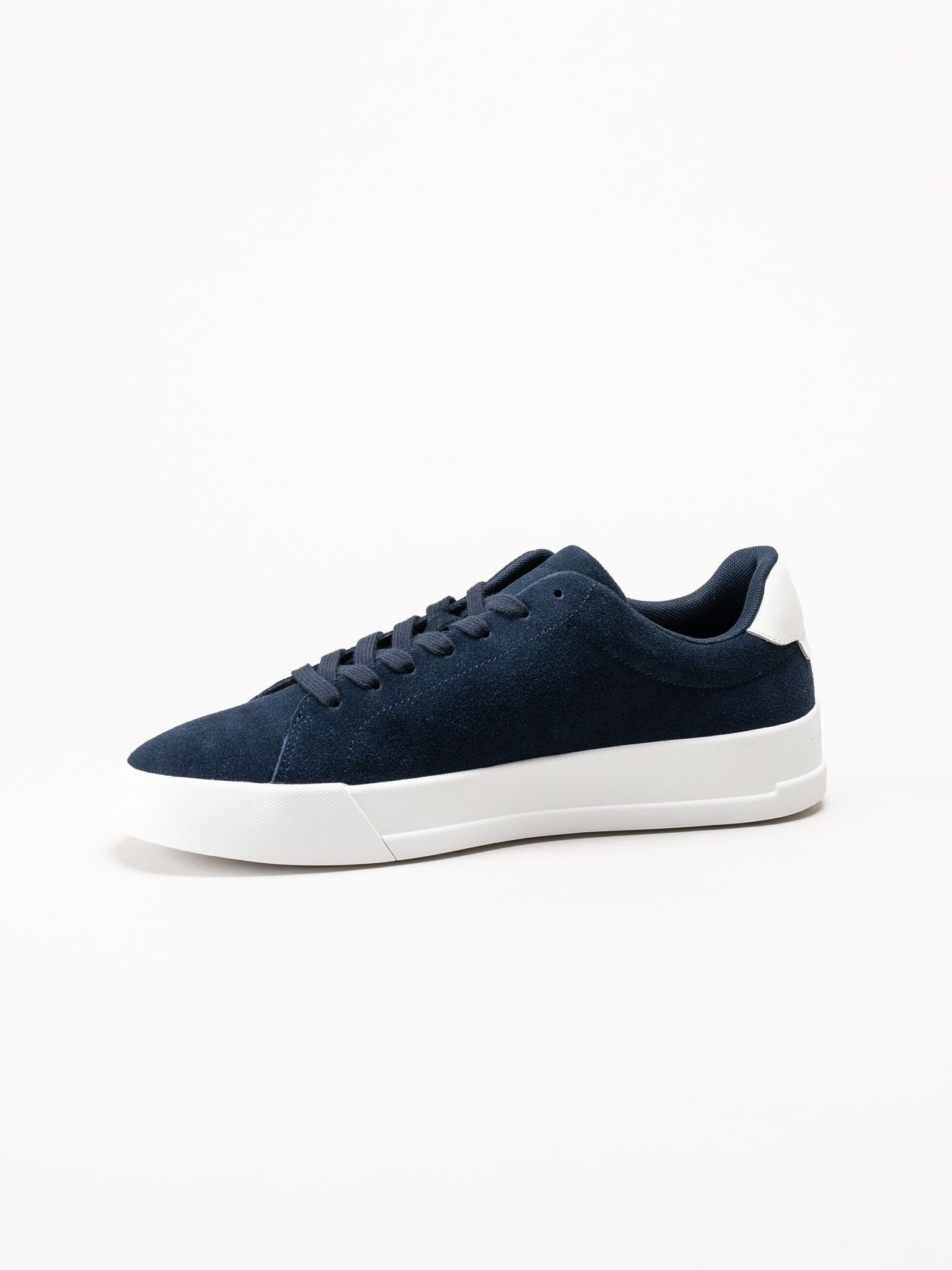 Tommy Hilfiger - TH Court Core Suede - Mörkblåa sneakers i mocka