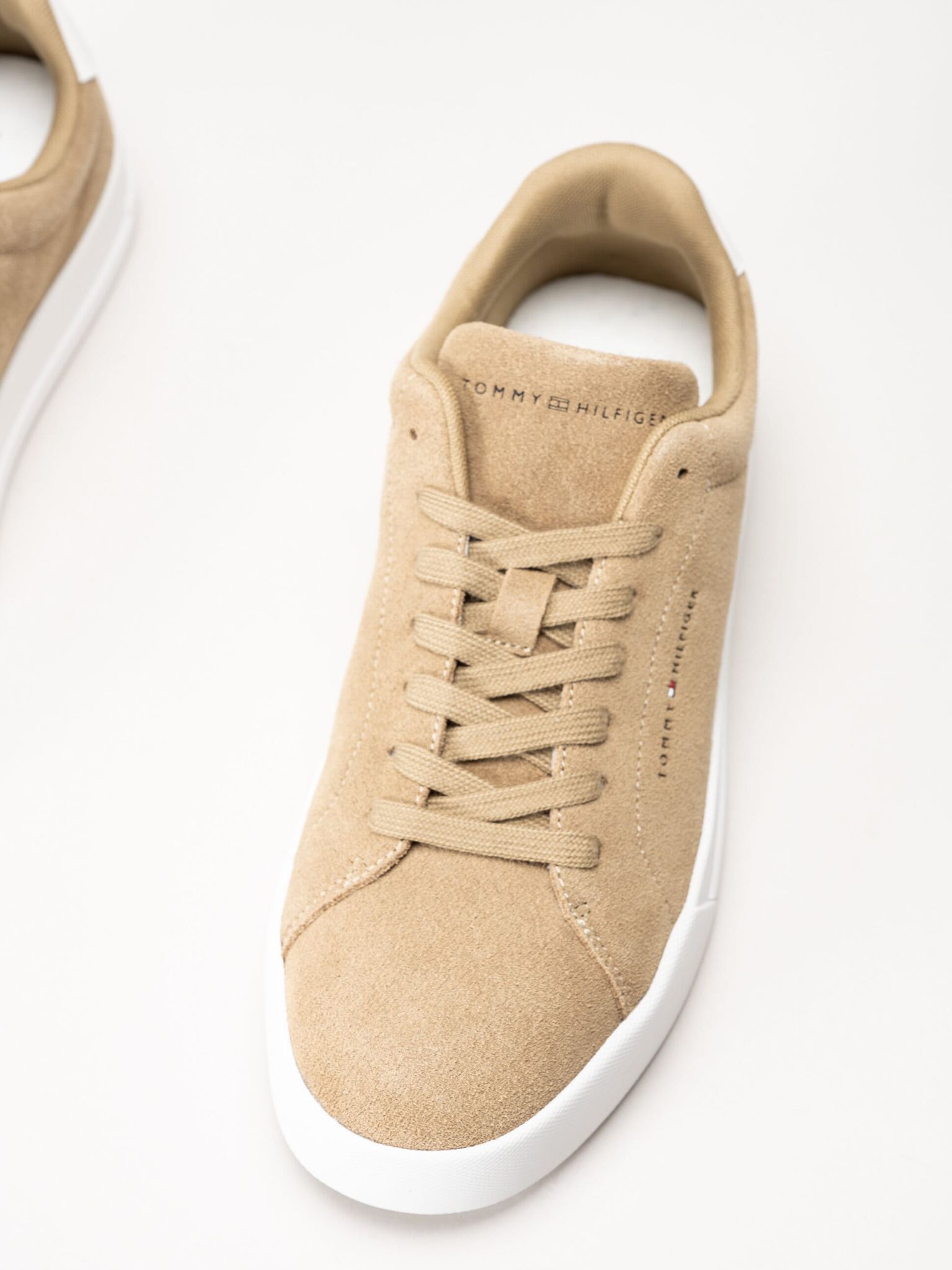 Tommy Hilfiger - TH Court Core Suede - Beige sneakers i mocka