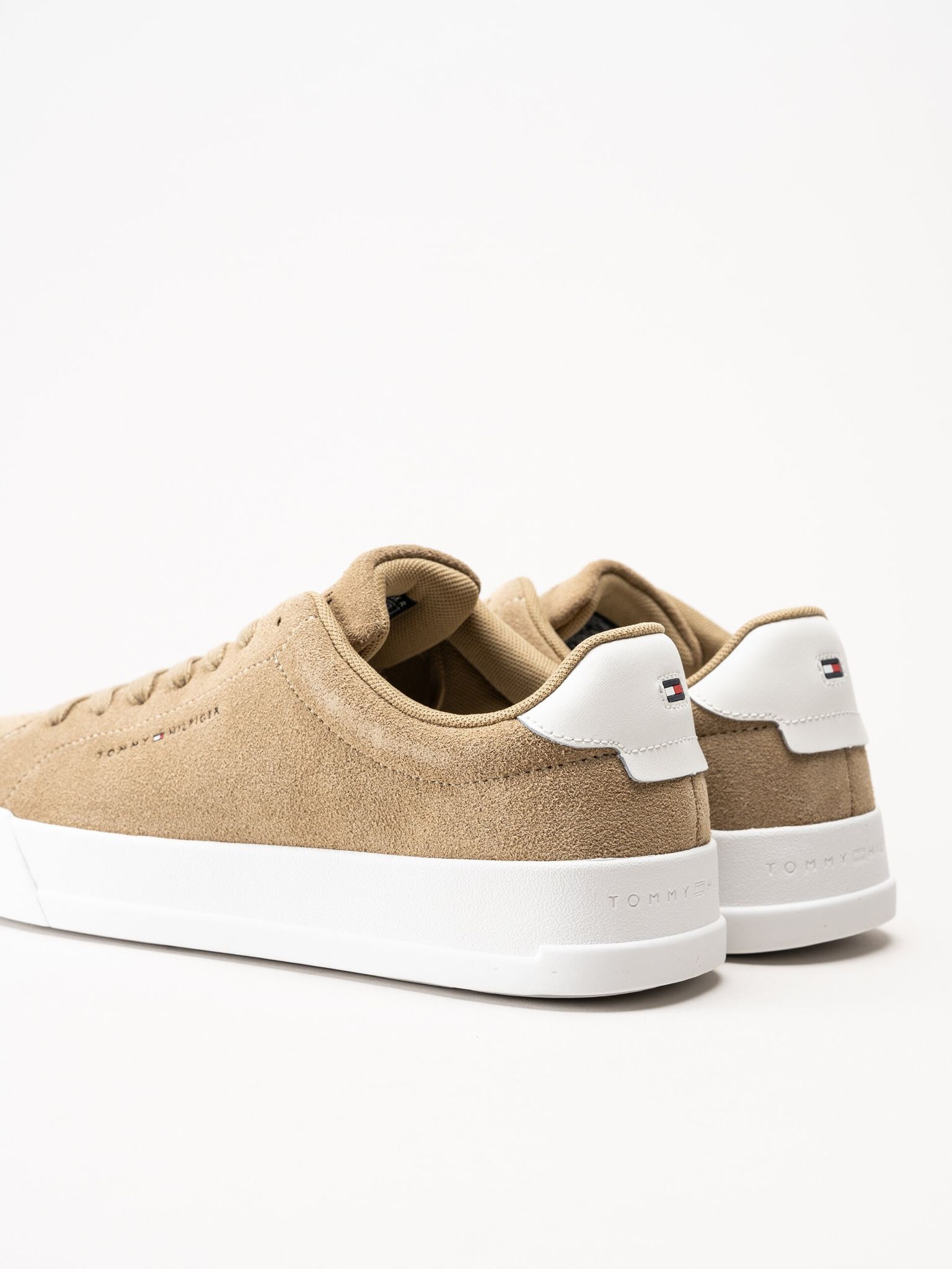 Tommy Hilfiger - TH Court Core Suede - Beige sneakers i mocka