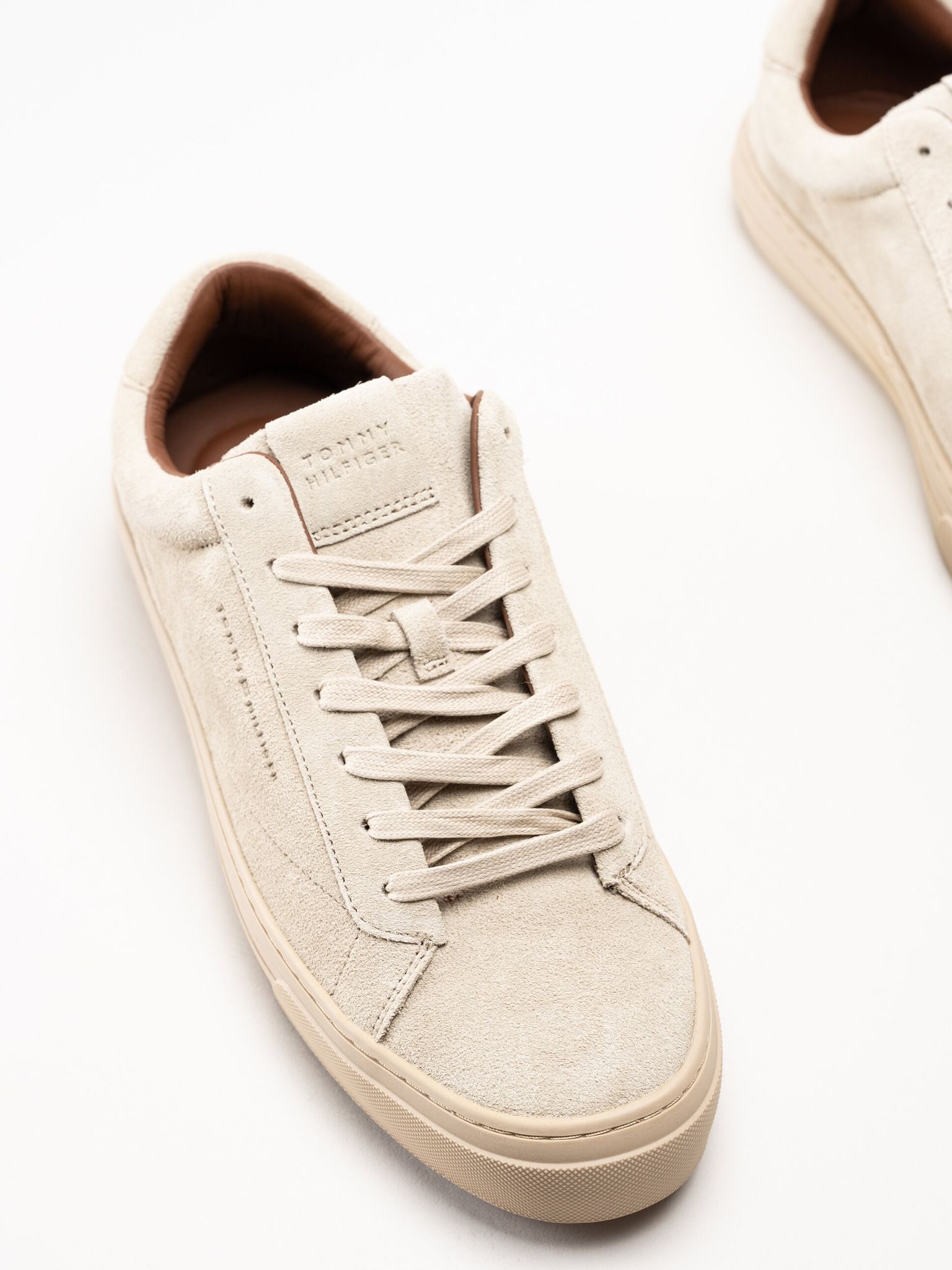 Tommy Hilfiger - Park Premium Suede - Beige sneakers i mocka