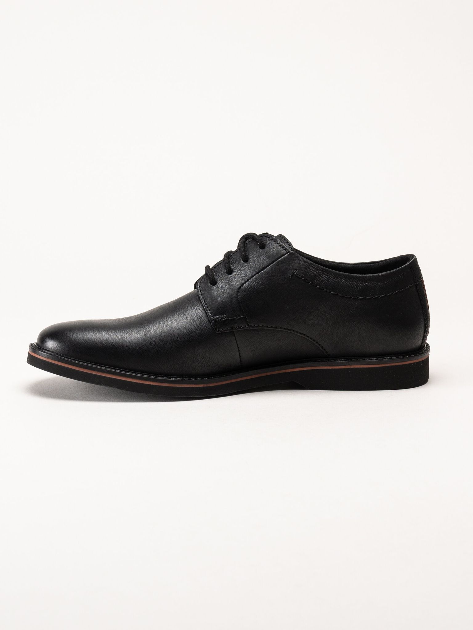Clarks - Atticus LTLace G - Svarta skinnskor med snörning
