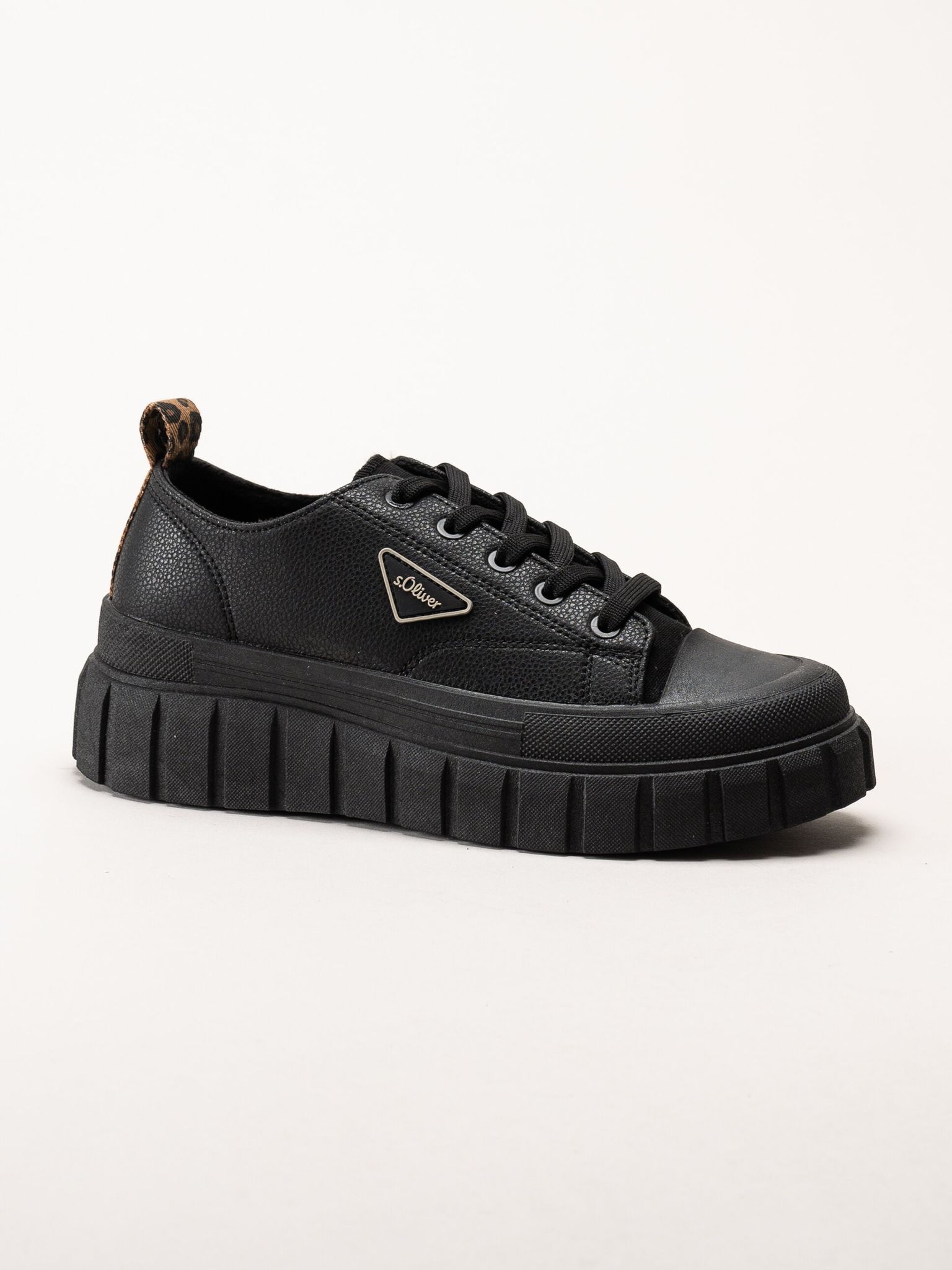 S.Oliver - Svarta sneakers med platåsula