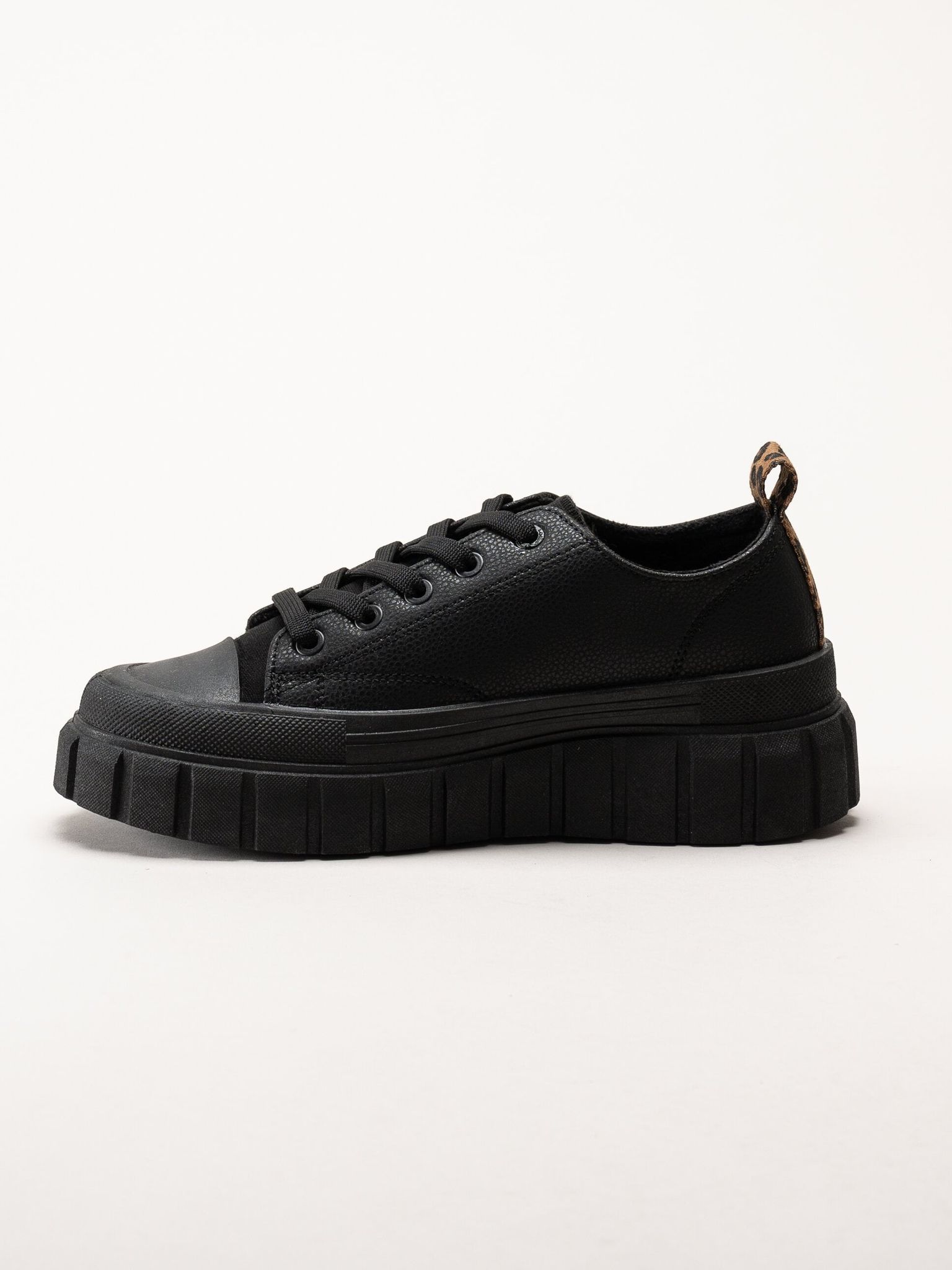 S.Oliver - Svarta sneakers med platåsula