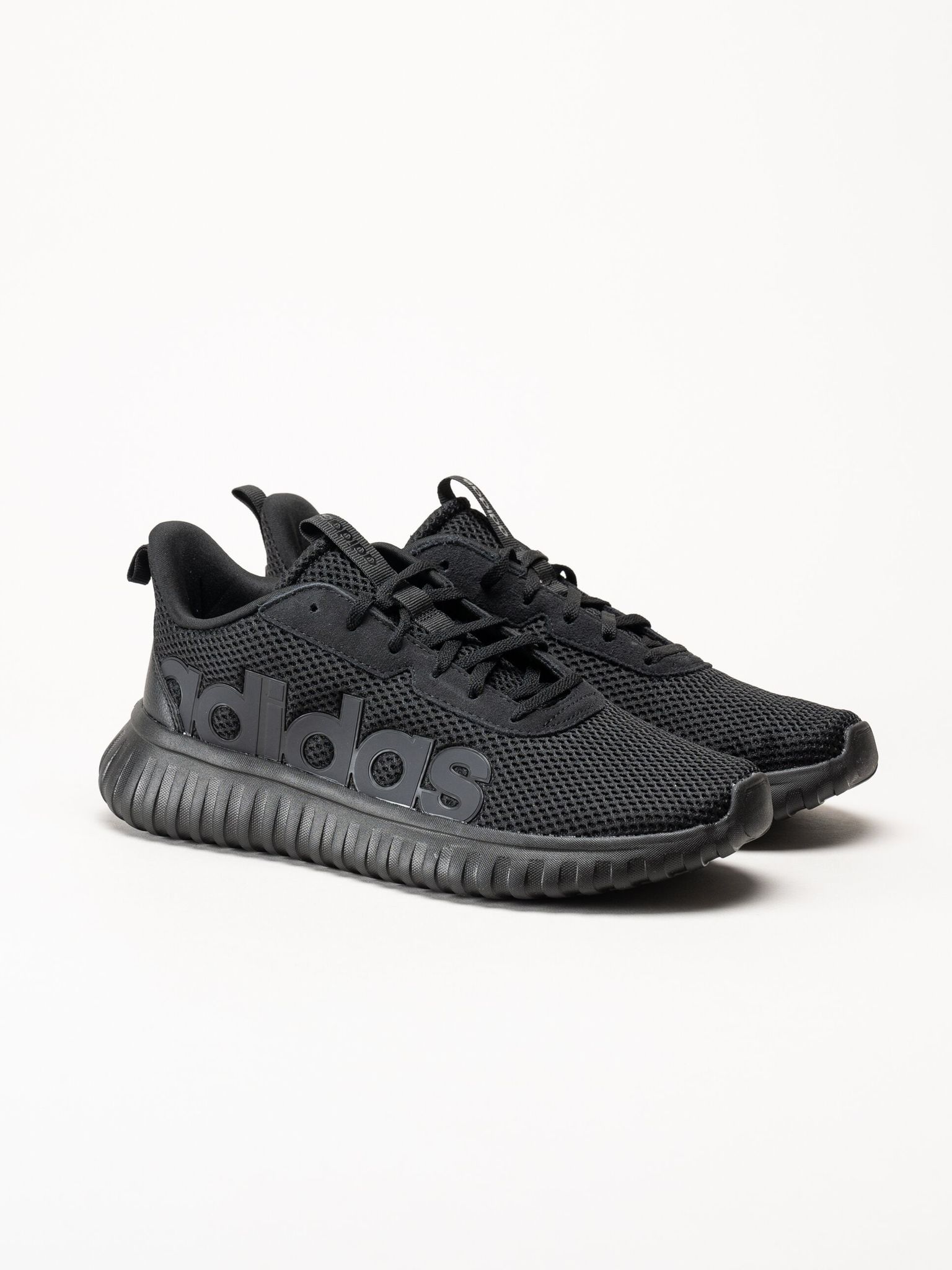 Adidas - Kaptir Base - Svarta sneakers i textil