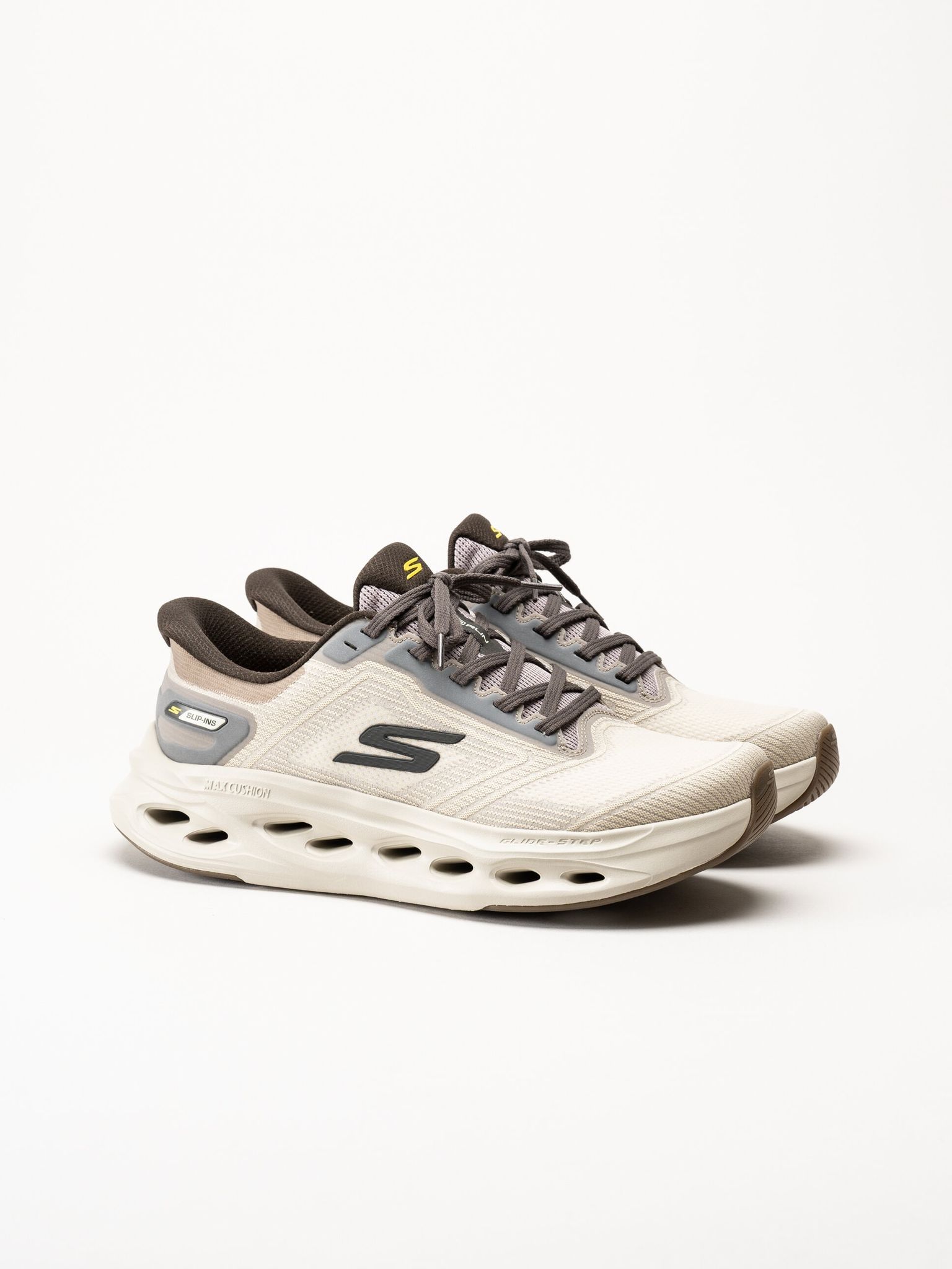 Skechers - Max Cushion - Beige slip ins sneakers