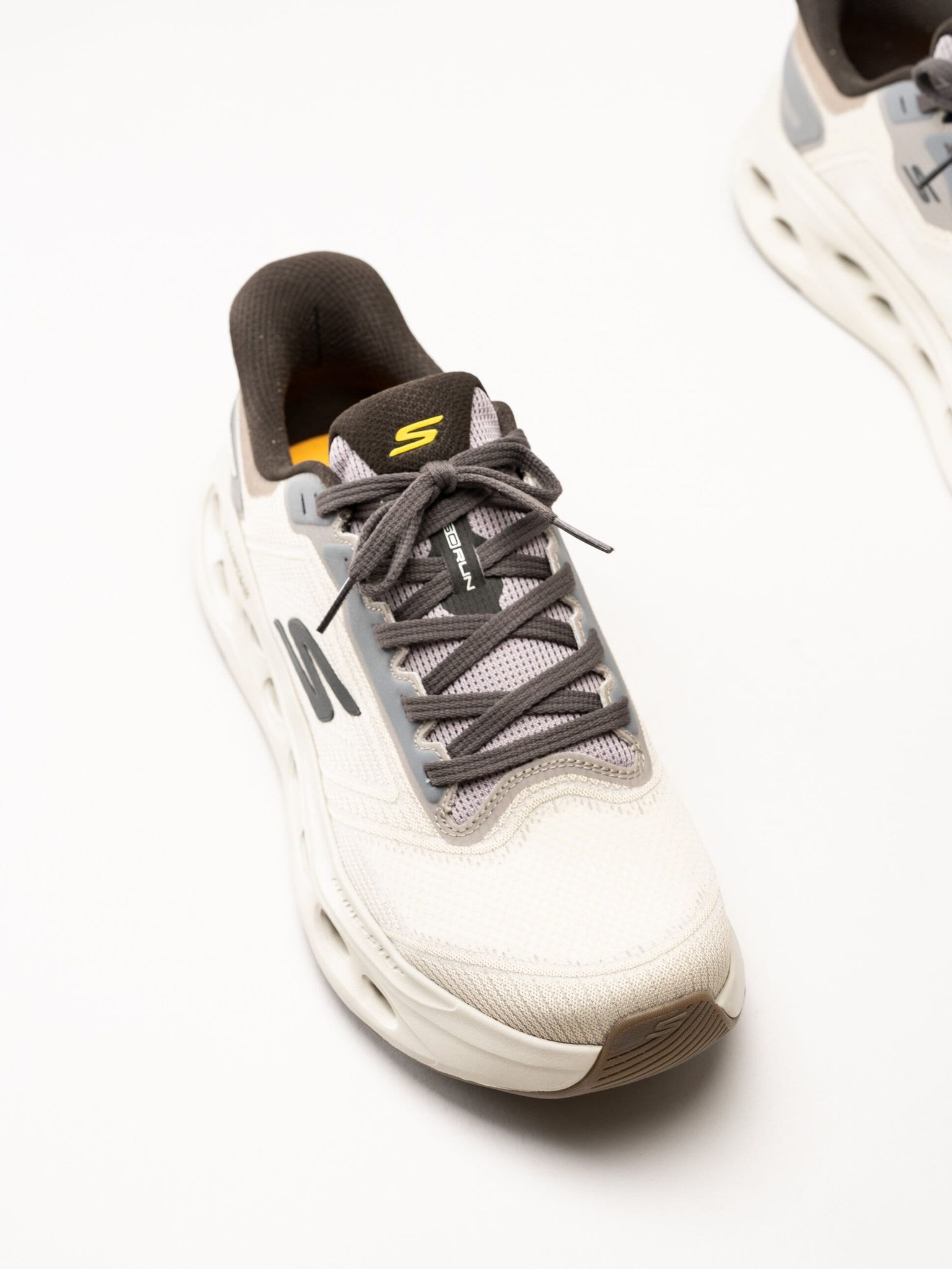 Skechers - Max Cushion - Beige slip ins sneakers