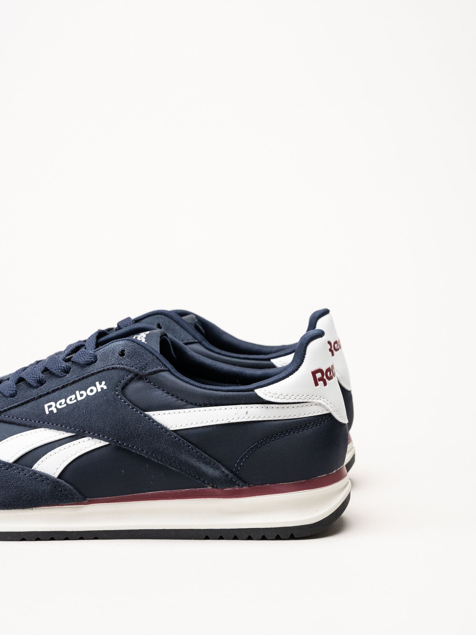 Reebok - World 70 - Mörkblå sneakers i mocka och textil