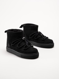 Inuikii - Classic Low - Svarta låga mocka boots