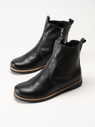 Charlotte of Sweden - Svarta boots i skinn